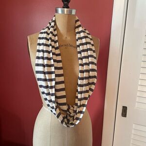 LOFT | grey and cream lightweight circle scarf NWT